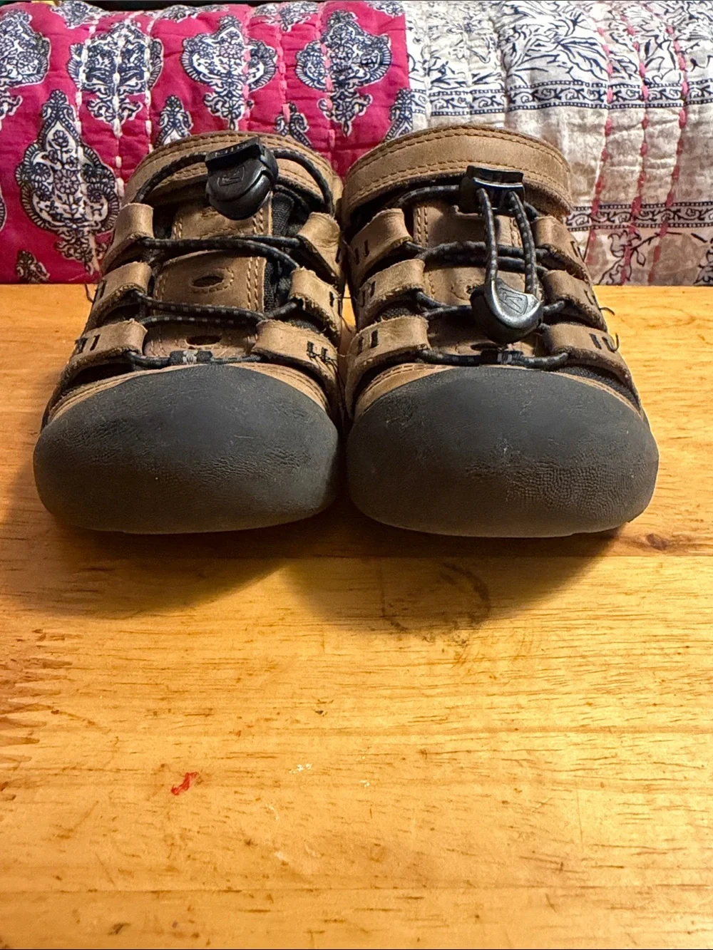 Keen Kids Tan and Black Trail Sneaker size 12